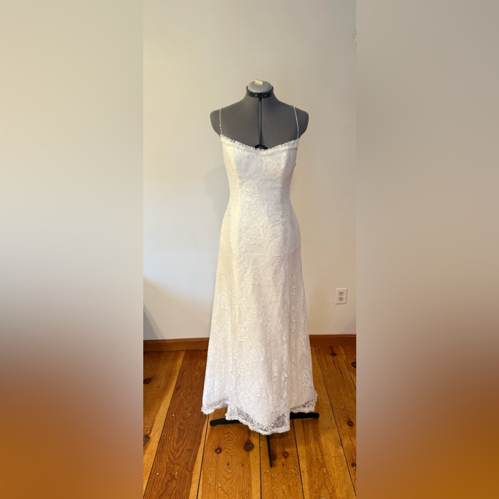 Elegant White Lace Wedding Dress